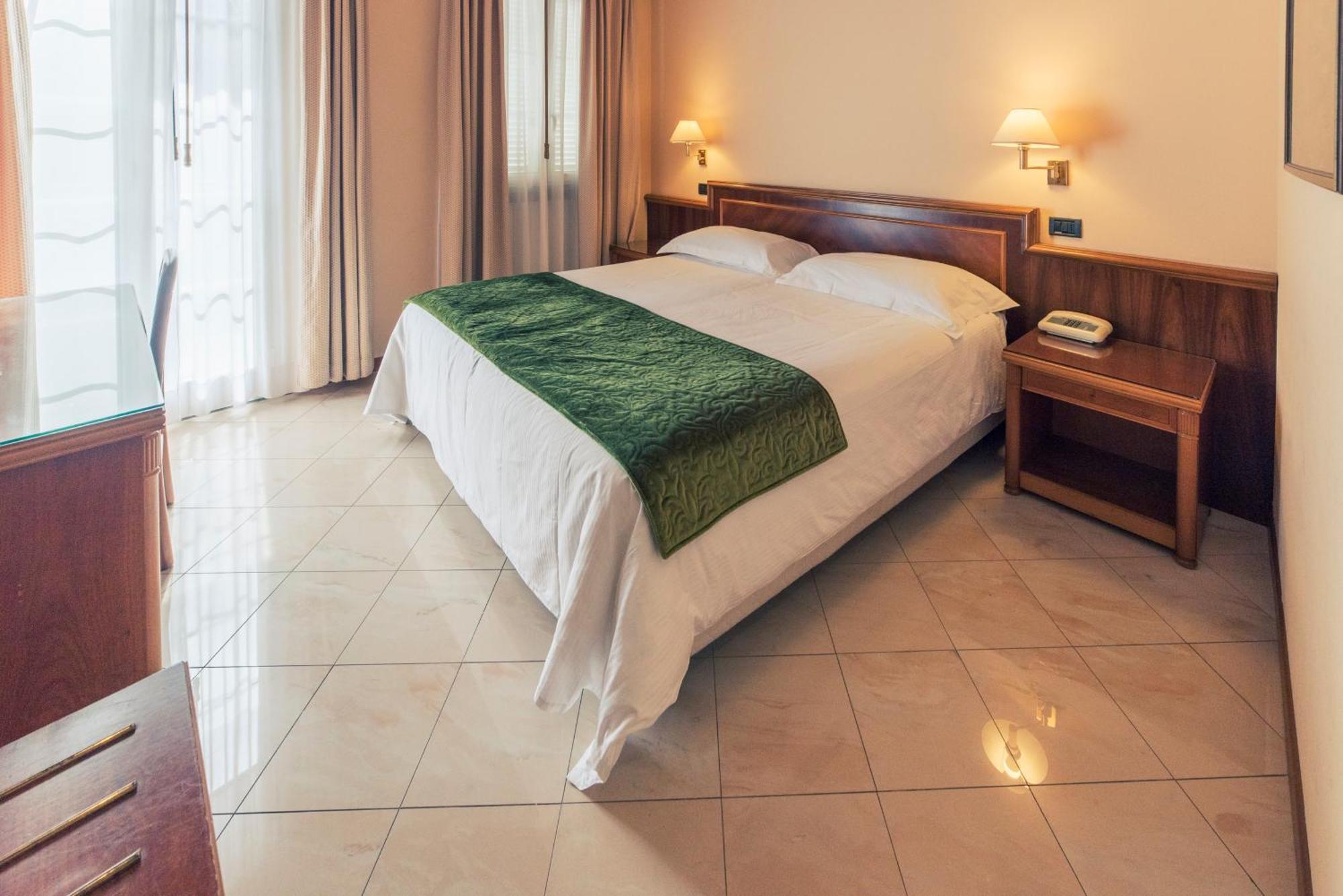 Hotel Bettina Mergozzo Buitenkant foto