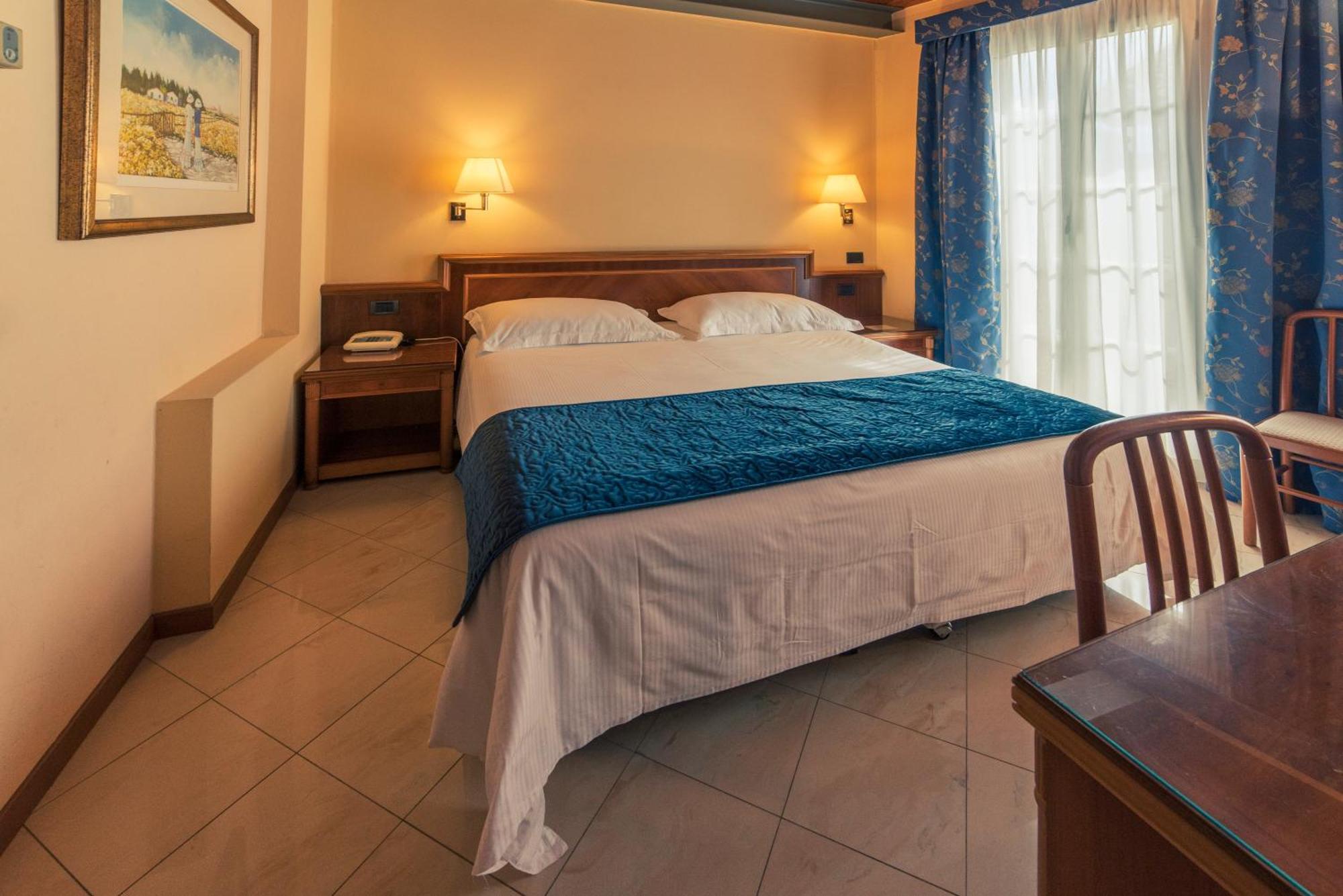 Hotel Bettina Mergozzo Buitenkant foto