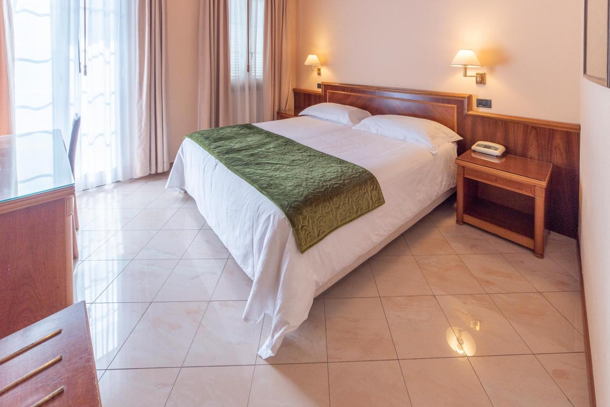 Hotel Bettina Mergozzo Buitenkant foto