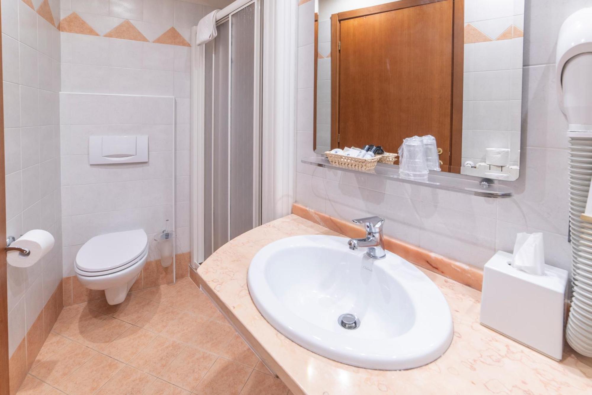 Hotel Bettina Mergozzo Buitenkant foto